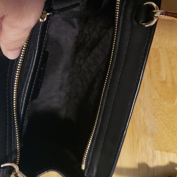 Michael Michael Kors Messenger/Crossbody Bag Selma 9x7.      (#73) - Picture 4 of 13